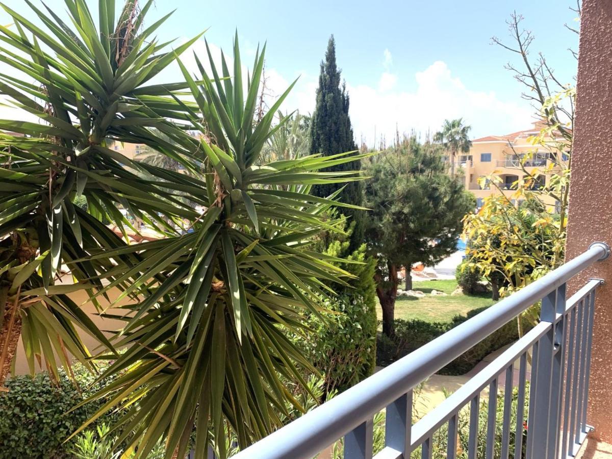 Limnaria Gardens Apt Paphos Exteriör bild