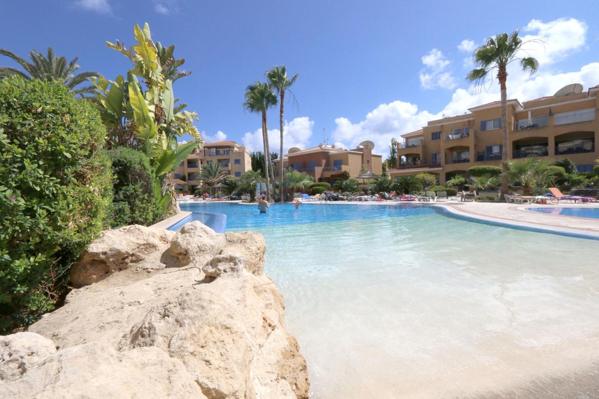 Limnaria Gardens Apt Paphos Exteriör bild
